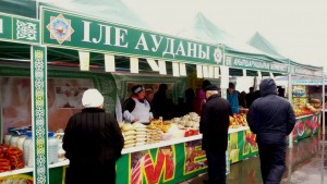 Алматы облысы Астана қаласындағы жәрмеңкеге 300 тоннаға жуық өнім әкелді (фото)