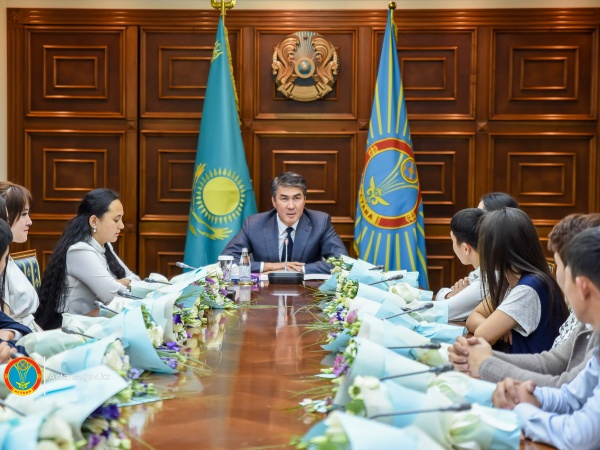 Әлеуметтік осал топтардан шыққан 20 бала Астана әкімінің білім грантына ие болды
