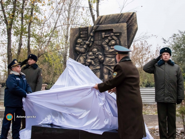 Астанада қызметтік міндетін орындау барысында қаза тапқандарға арналған ескерткіш ашылды